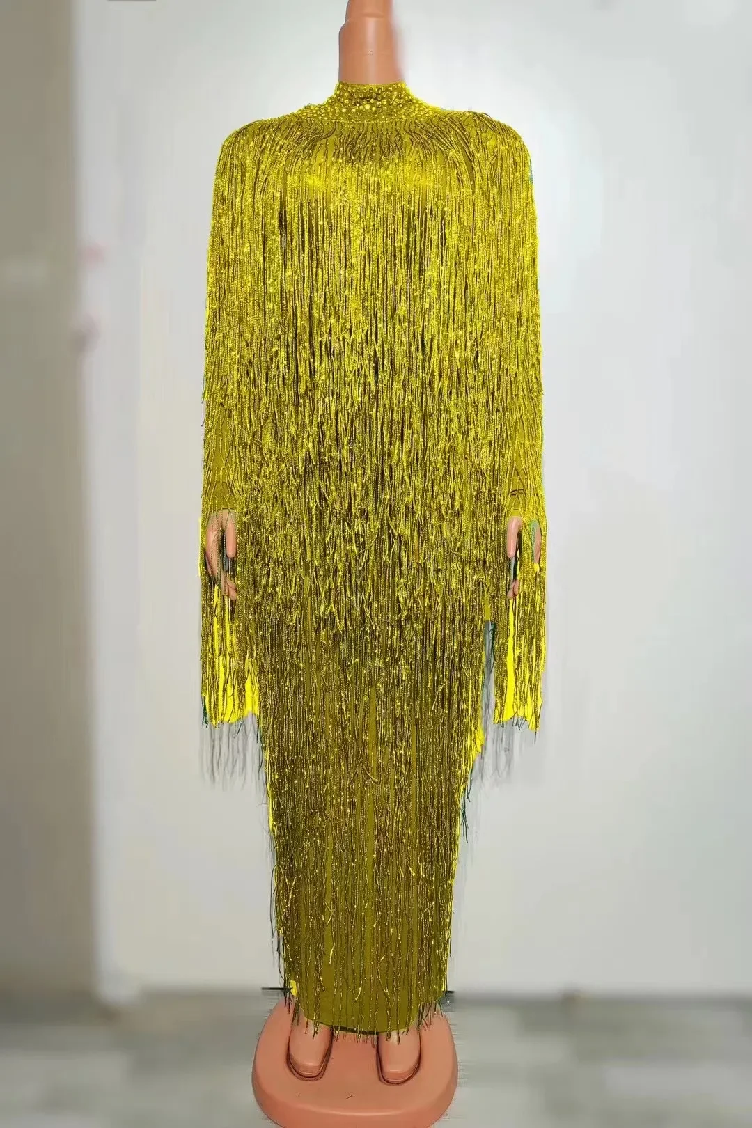 Abito da donna sexy in filato netto da palcoscenico pieno di nappe scintillanti, discoteca, festa, palcoscenico, ballerino, danza bling, servizio fotografico