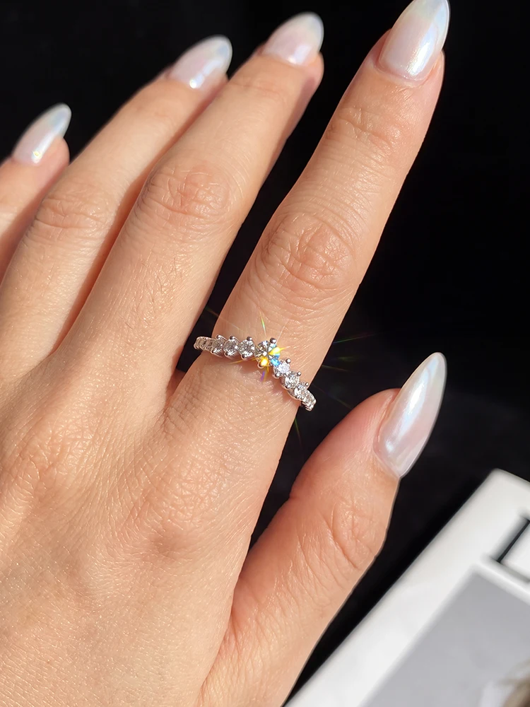 Elegante Echte Runde Moissanit-Diamant V-förmige Kronen-Hochzeitsringe für Frauen Jubiläum Mode Hochwertiger Schmuck – Detail 3