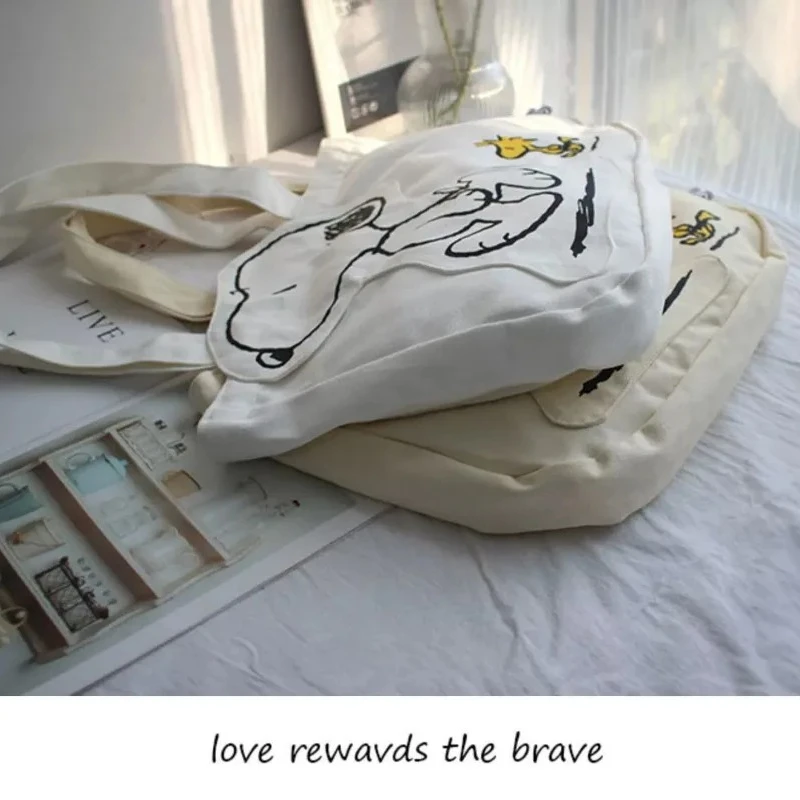 กระเป๋าผ้าใบผู้หญิงความจุสูงกระเป๋าแฟชั่นการ์ตูน Snoopy กระเป๋าถืออเนกประสงค์หนึ่งไหล่ Tote กระเป๋าเดินทางกระเป๋า