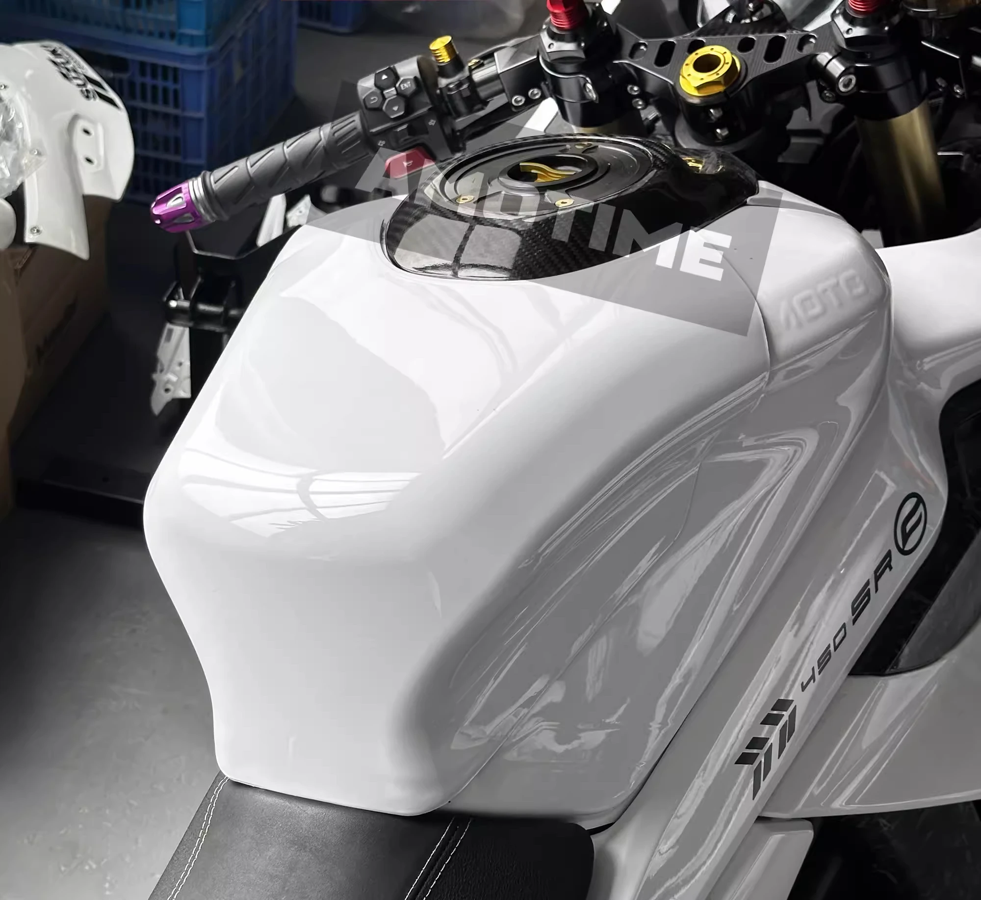 for Applicable to Chunfeng 450SR SRS modification, heightened fuel tank top cover, original car mold opening water transfer