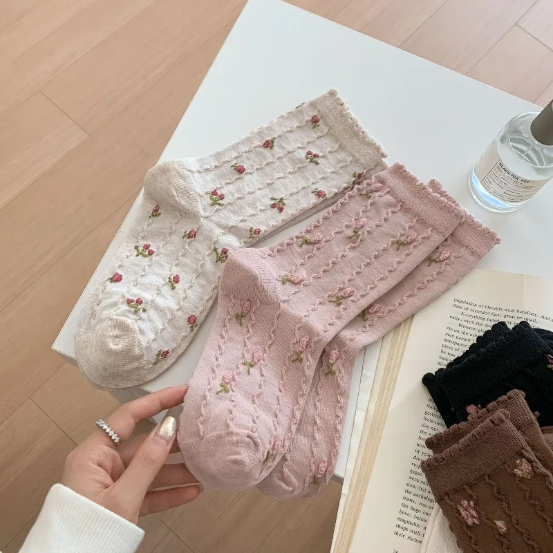 1/4 pairs Retro three-dimensional flower mid tube socks fashion versatile women sock new spring autumn comfortable long socks