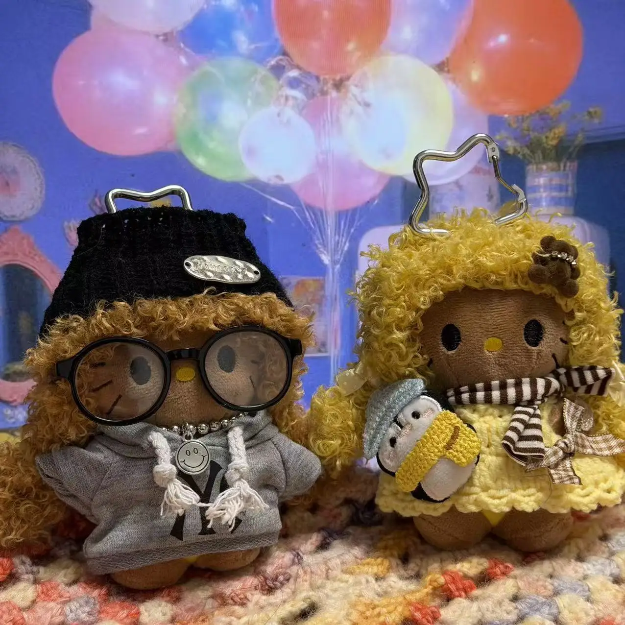 

Брелок Hello Kitty, маленький вьющийся мех, черная кожа, версия для косплея, фигурка с короткими ножками, плюшевое подвесное украшение, сумка, крючок, игрушечный брелок