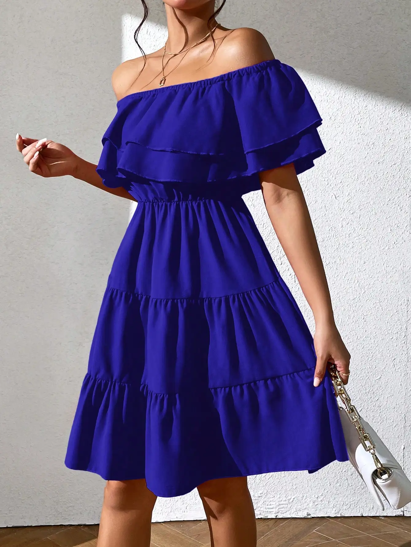 

Платье с открытыми плечами и многоярусными оборками для женщин