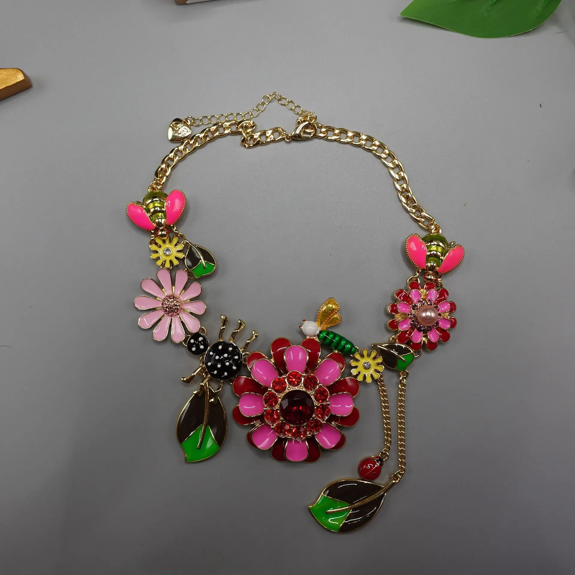

Vintage Brass Gold-plated Glaze Flower and Insect Shape Necklace European and American Jewelry