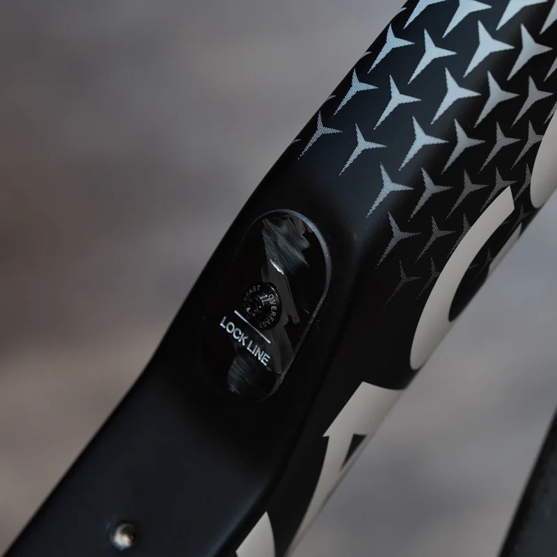 Para bicicleta de carretera COLNAGO Y1RS, cubierta de fibra de carbono para el compartimento de la batería de 49 g, para piezas y componentes de bicicleta