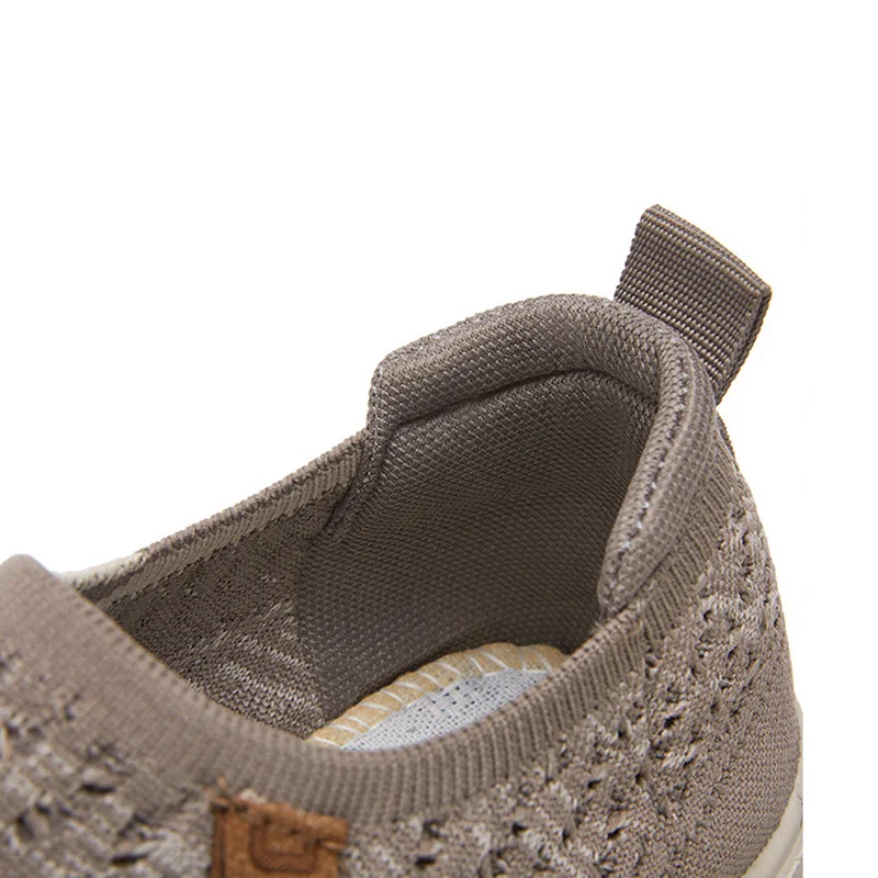 ربيع الخريف يطير الحياكة Beathable الانزلاق على الشقق النساء شبكة عادية لينة أسفل حذاء مسطح امرأة السفر المشي لمسافات طويلة أحذية رياضية أمي