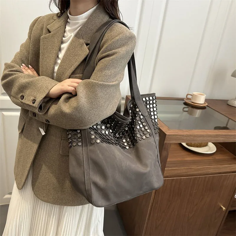 Vintage Large Capacity Tote Bag Women's Autumn Winter Zipper Rivet Handbags Solid Color Versatile Commuting Shoulder Bags