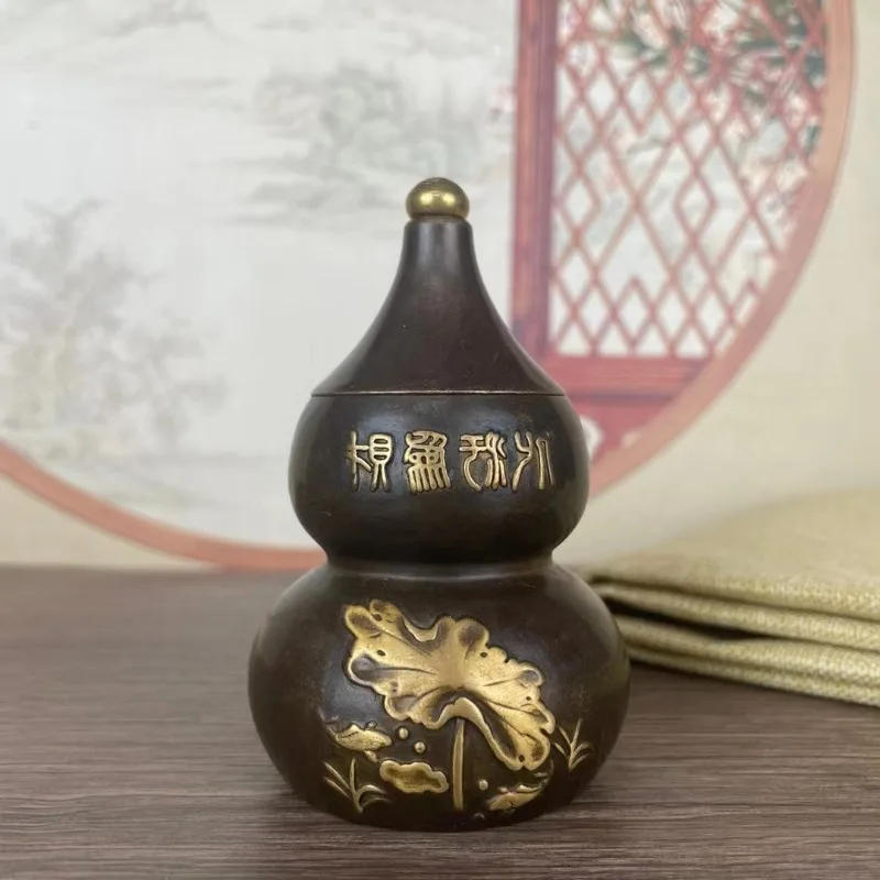Figura Decorativa de Calabaza en Tono Bronce Antiguo con Loto Dorado en Relieve y Texto Chino, Pequeño Contenedor Metálico Retro Oriental para Decoración de Mesa, Regalo