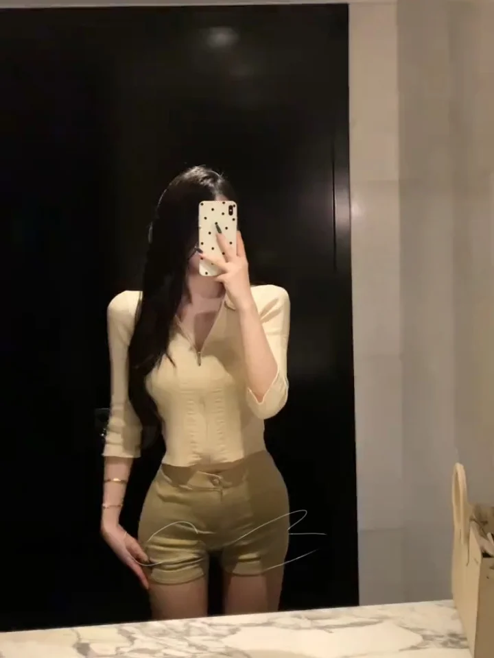 

Modern Gentlewoman Khaki Color Fashionable Slimming Leg Lengthening Short Pants Women's High Waist Cotton Stretch Denim Jeans