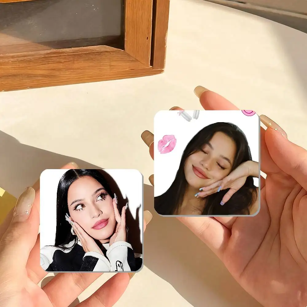 ملصقات مربعة مغناطيسية للثلاجة من Singer E-Emilia-Mernes - يمكن استخدامها لتزيين المنزل وهي تذكارات مثالية أو هدايا. #3