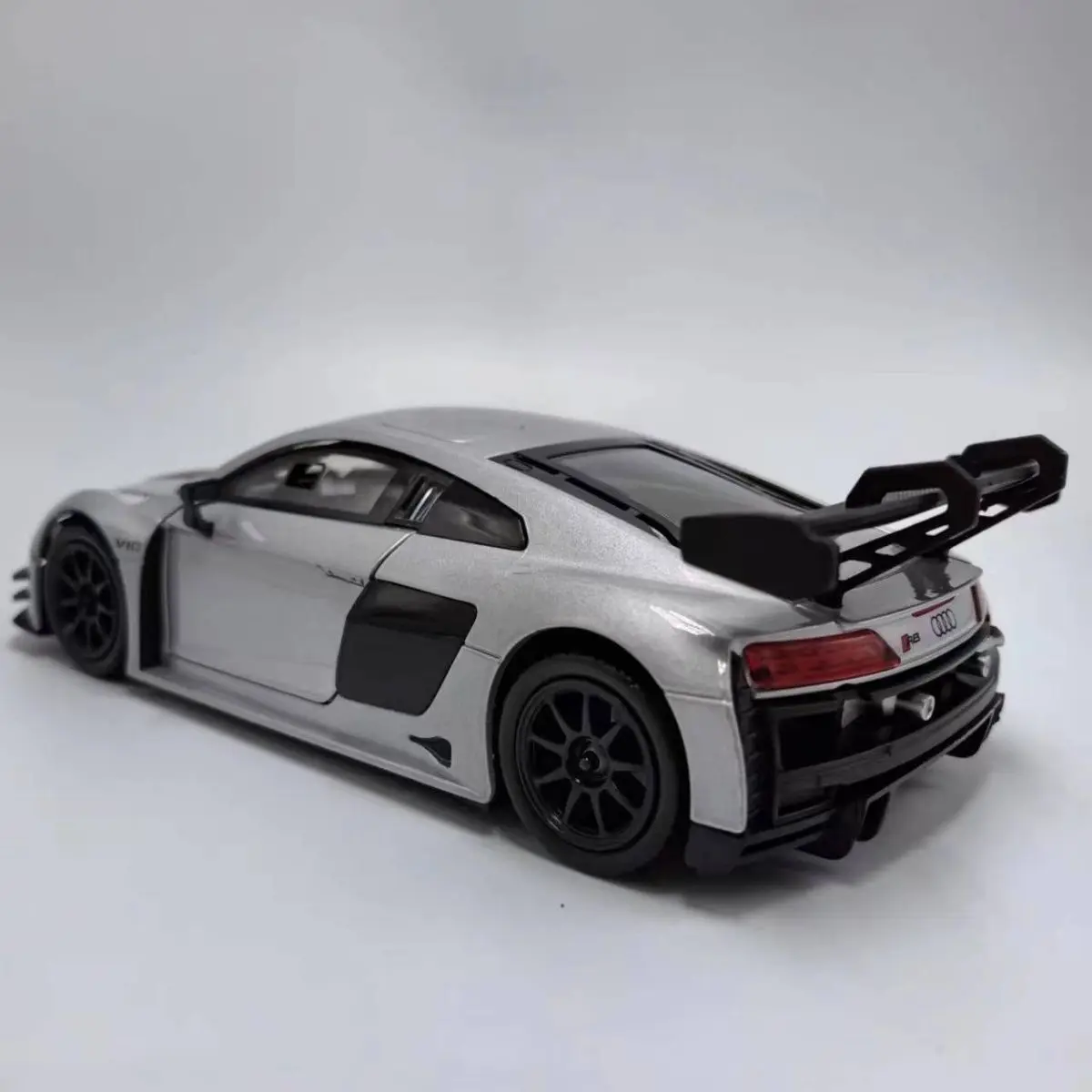 1:24 Audi R8 LMS GT3 Supercar Alloy Car Diecasts & Toy Vehicles Car Model Miniature Scale Model Car Toys For Children