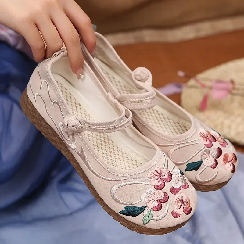 Old Beijing Flat Bottomed Cloth Shoes Ancient Hanfu Women Chinese Traditional Style Embroidery Ethnic Dance Low Heel Shoes