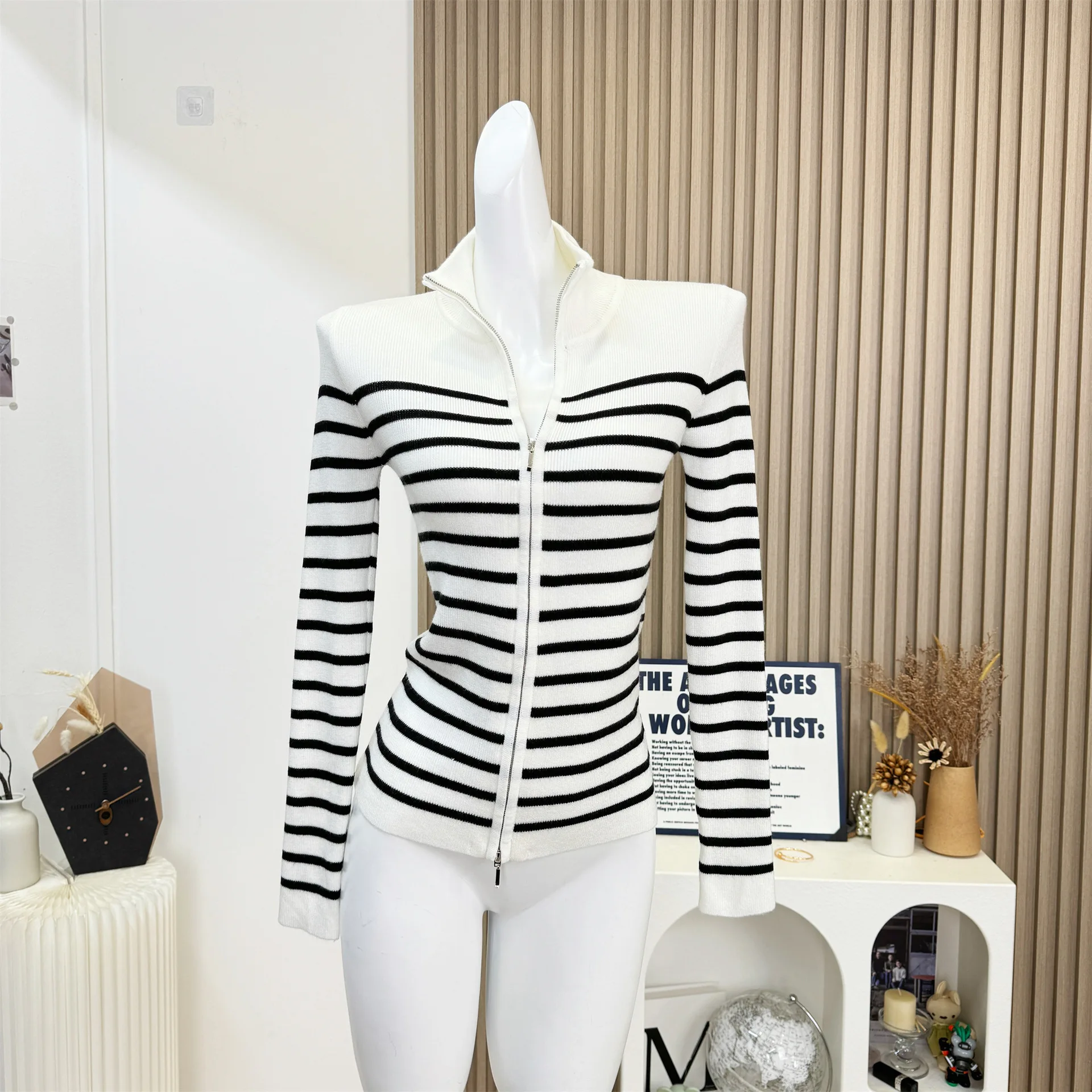 

Hsa Korean Autumn Zipper Contrasting color Striped Knitted Sweater Cardigan 2024 New long sleeved knitted Comfortable Soft Coat