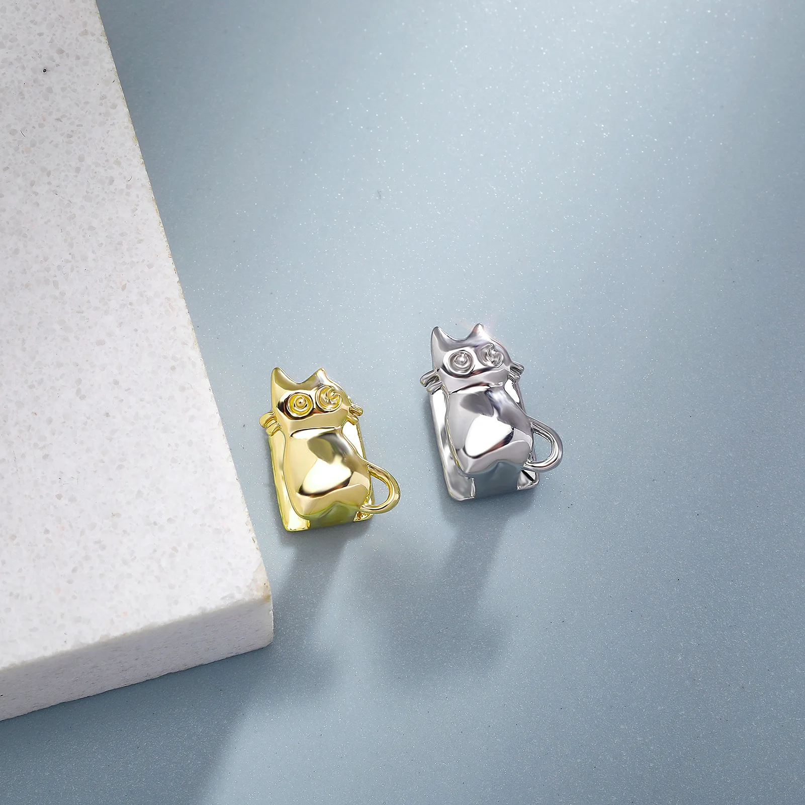 Vintage Bee Cat Charm Brooch Gold Silver Plated Cute Animal Jewelry Women Men Y2K Gothic Streetwear Fashion Accessories Gift view 3