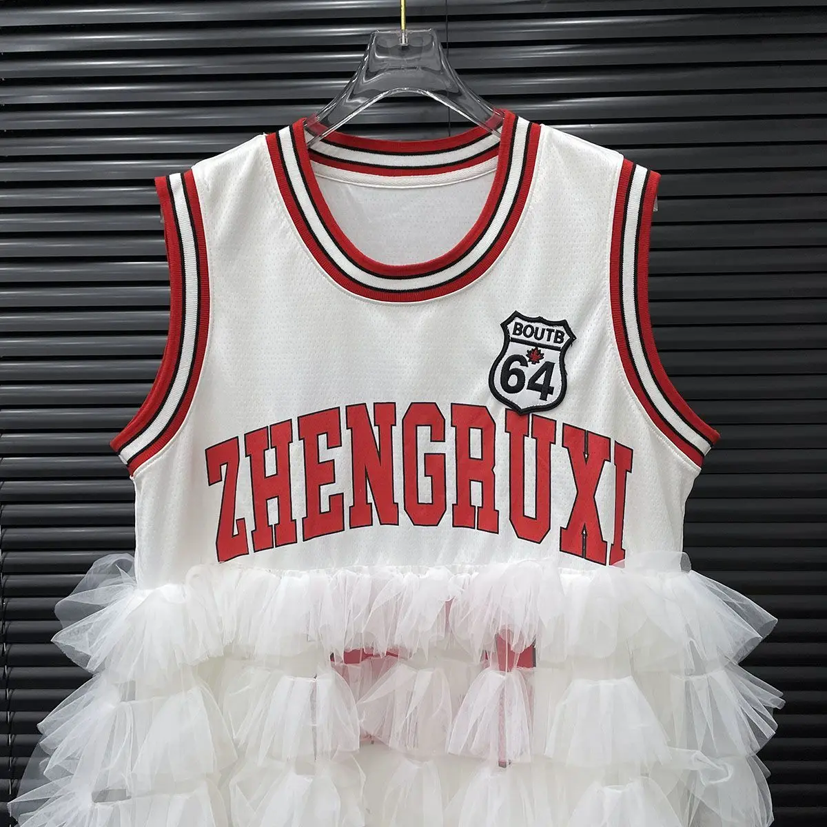 Femmes maille Patchwork volants gilet robe lettres chiffres imprimé sans manches t-shirt gaze épissé Lotus gâteau jupe longue débardeurs