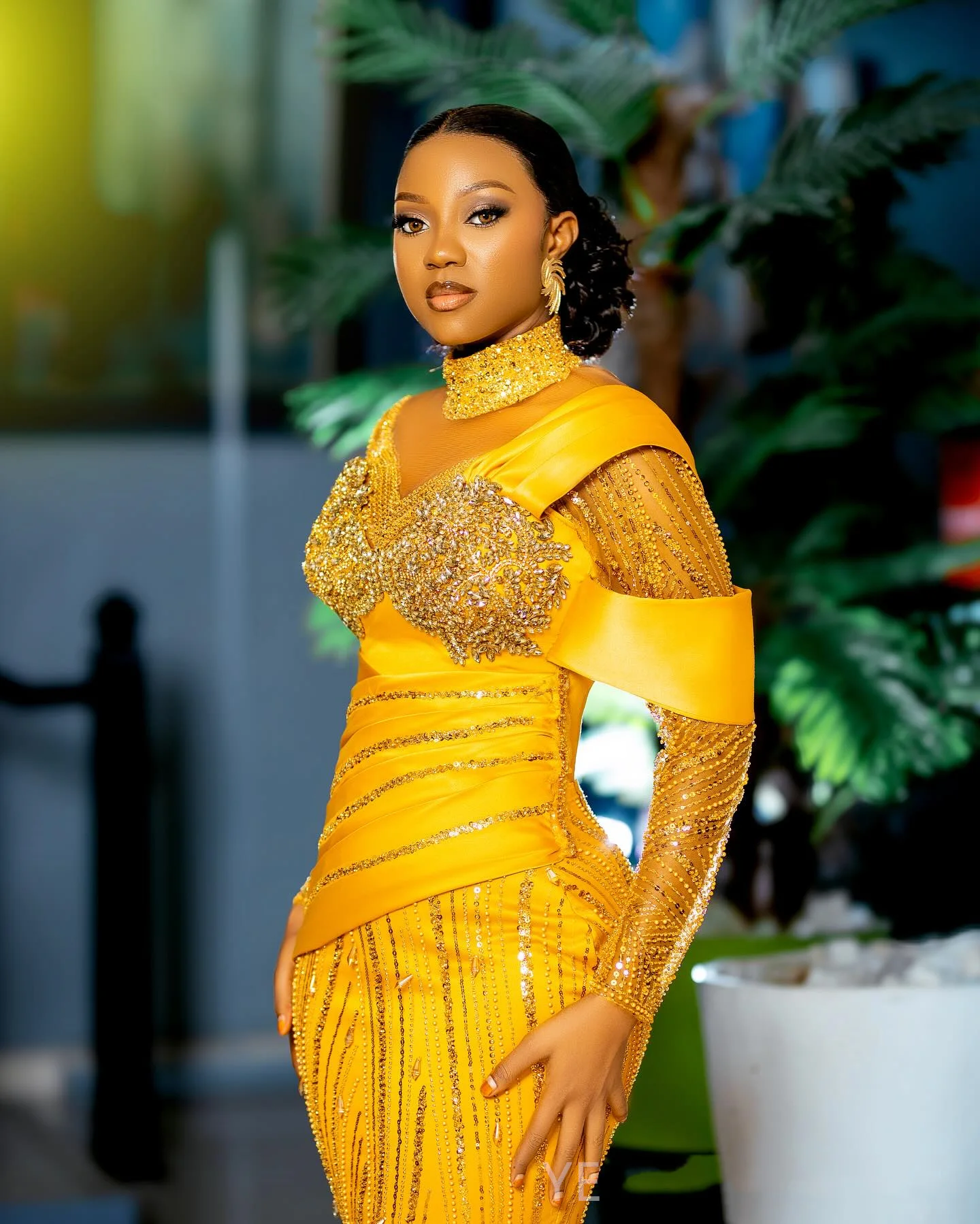 فساتين حفلة موسيقية ذهبية فاخرة بالإضافة إلى حجم حورية البحر فساتين السهرة الوهم طويلة الأكمام شير الرقبة فستان الحفلة الراقصة الترتر الديكور