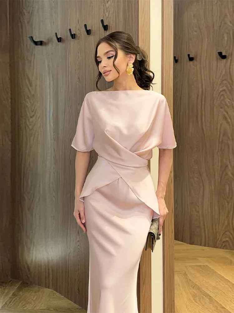 2025 Raso Solido Crossover Increspature Abito da donna Manica corta Scollo a barca Aderente Estate Elegante Abiti Luce di lusso Lady Robe