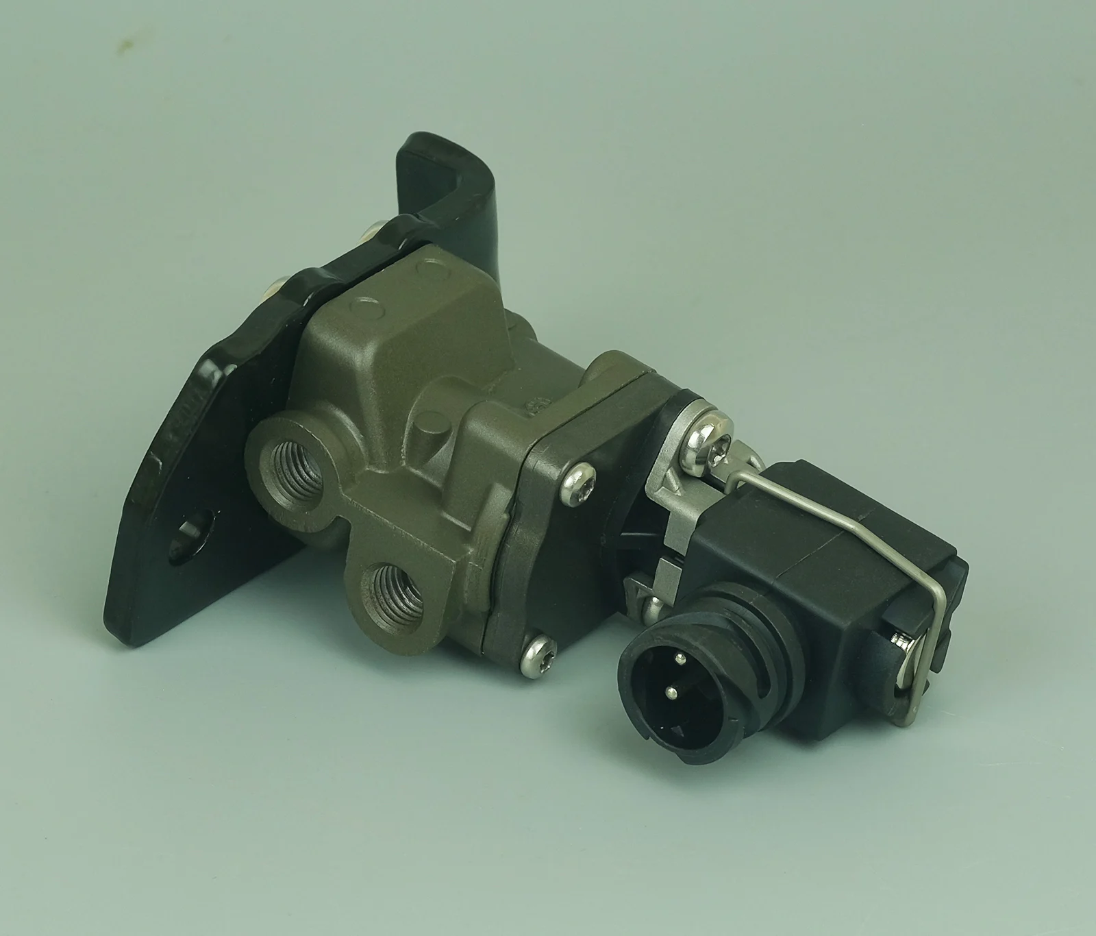 

OE 21031448 SOLENOID VAVLE FOR VO-LVO Trucks New
