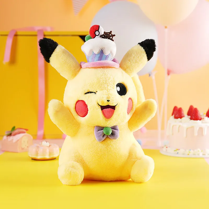 

Милые плюшевые игрушки в сопровождении детей в качестве подарков на день рождения