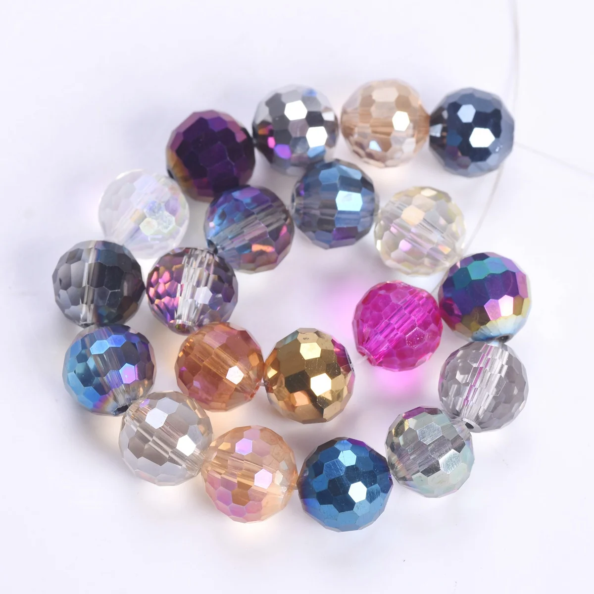 Bunte Überzogene Runde 96 Facetten Cut Disco Ball 6mm 8mm 10mm 12mm Facettierte Kristall Glas Lose spacer Perlen Für Schmuck Machen DIY