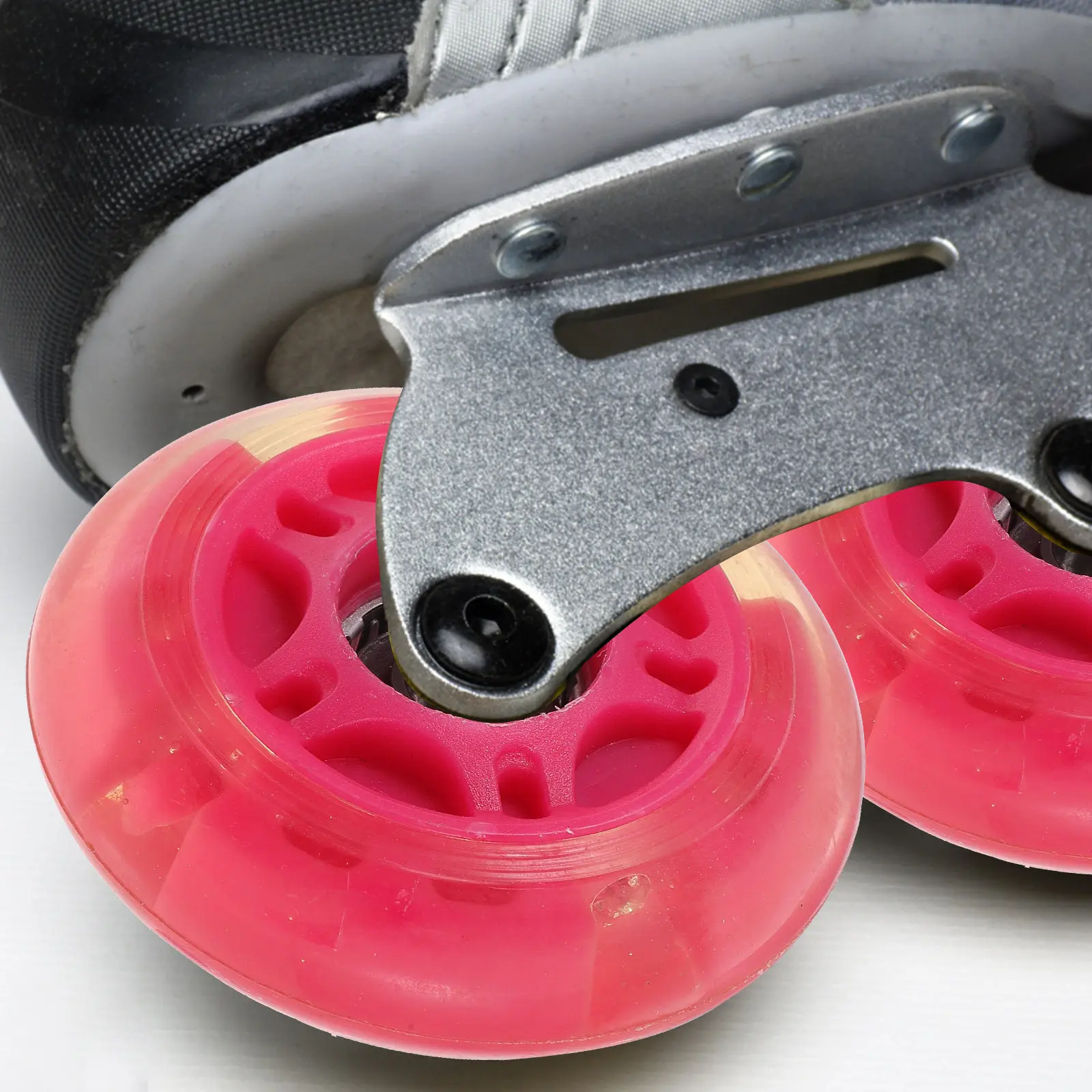 

Комплект из 4 светодиодных мигающих колес для роликовых коньков, 70 мм, для инлайн-хоккея и развлекательных коньков, гладкие, износостойкие, из полиуретана, сменные