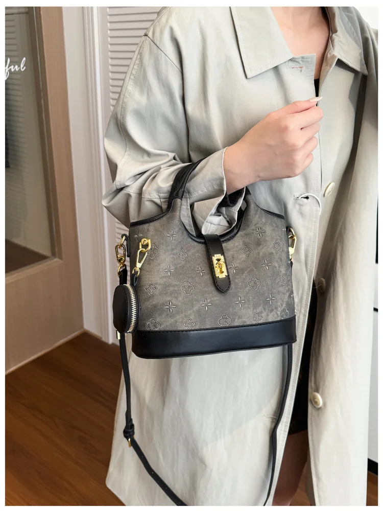 

2026 Versatile Fashion Portable High-end Women's Bag, Retro Bucket Style, Light Luxury Temperament Shoulder & Messenger Bag