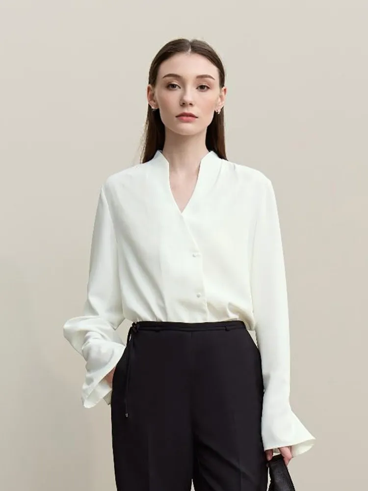 เสื้อผู้หญิง Amii รุ่น Elegant ปี 2026 คอลเลคชั่นฤดูใบไม้ผลิ คอวี แขนพลีททรงบาน ผ้าชีฟอง เสื้อทรงหลวม แขนยาว รุ่น 12641070