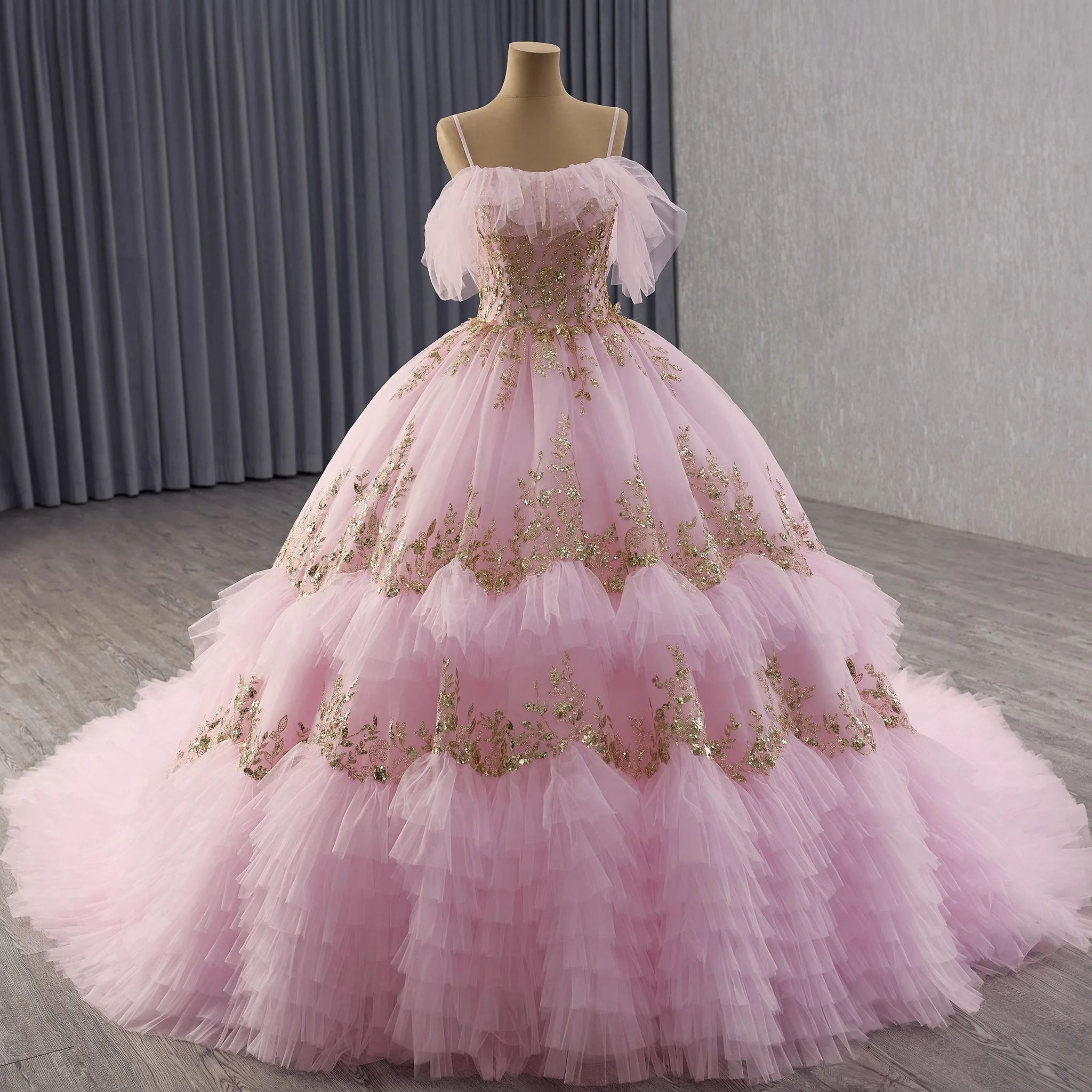 

Rosymae Элегантное розовое платье Quinceanera с асимметричным вырезом на одно плечо Втратно подробная пышная юбка на шнуровке