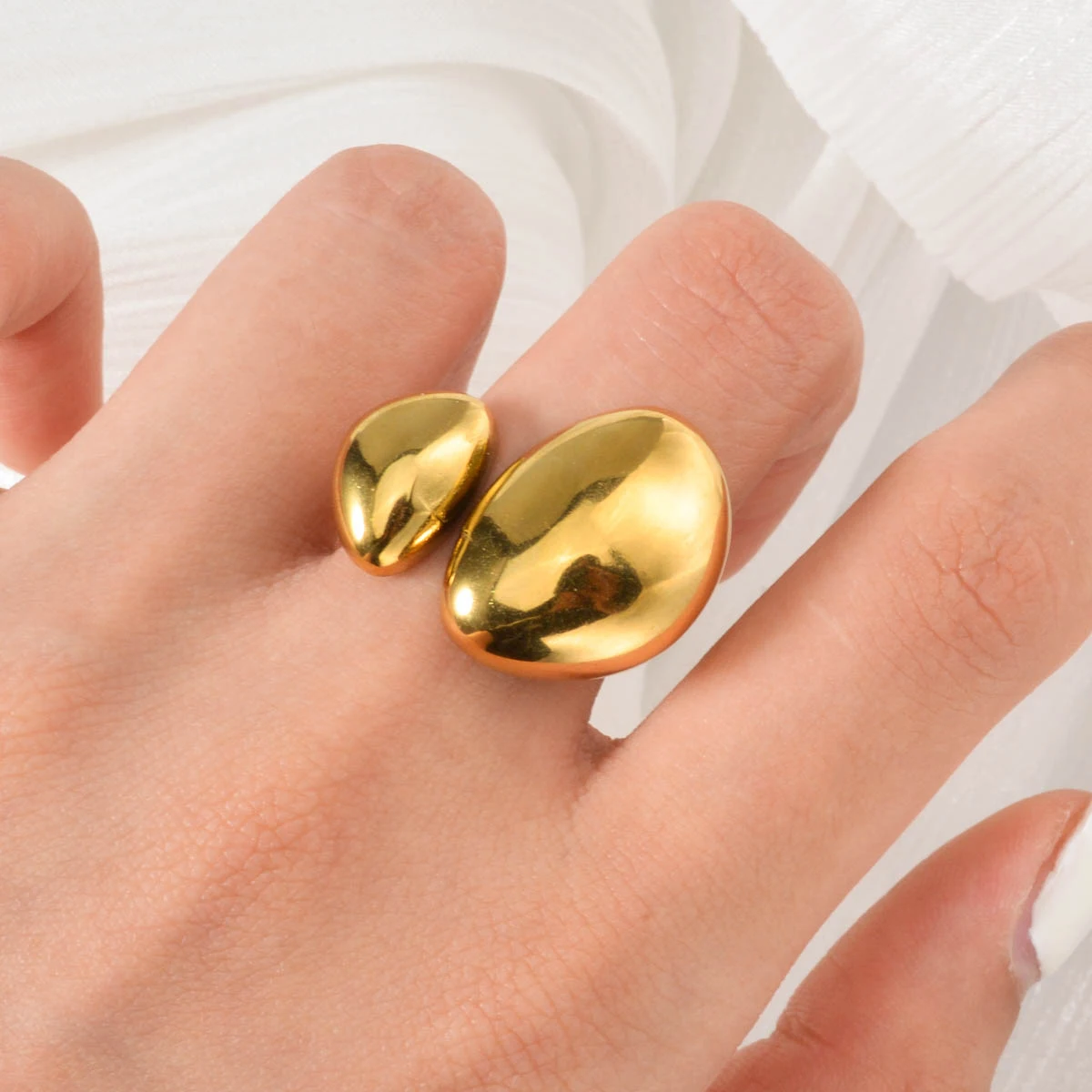 

Gold Plated Stainless Steel Statement Ring Waterdrop Shape Modern Art Jewelry for Women Men Minimalist Designer Ring Gift