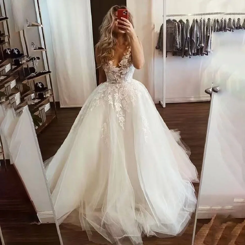 

Custom Elegant Ivory White V-Neck Beach Bridal Gown Tulle Spaghetti Strap Lace Applique Floor-Length Princess Wedding Dress