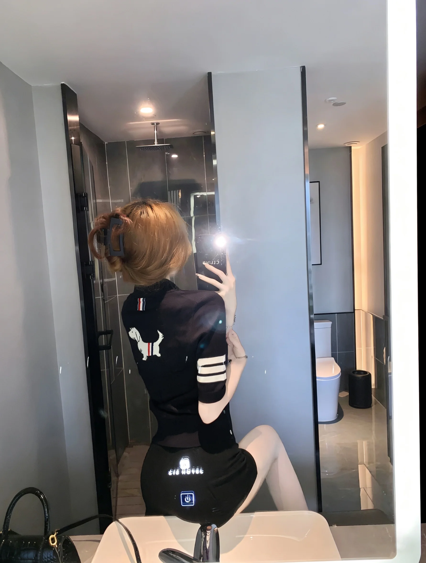 

Женская классическая футболка Seoul Limited Edition с коротким рукавом, облегающая, с четырьмя полосками на плечах, цветными блоками и вышивкой C...