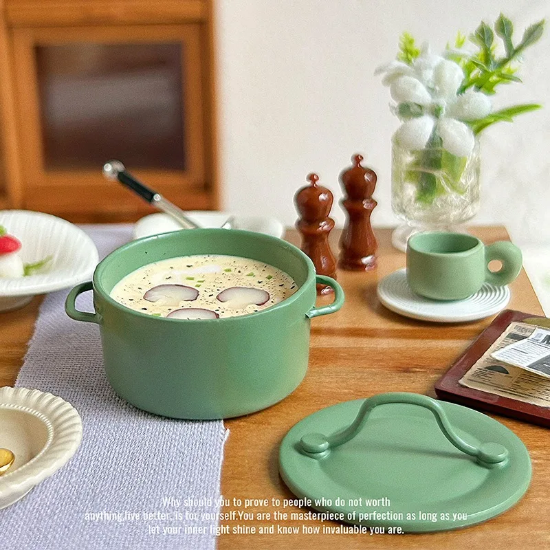 Miniatura de sopa de crema simulada en olla alta, modelo de juguete, decoración, accesorio para casa de muñecas, sopa de crema de champiñones