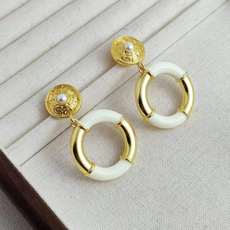 

Niche Design Earrings, High-end Earrings, Medieval Exaggerated Gold-plated Earrings, Retro Temperament, Light Luxury