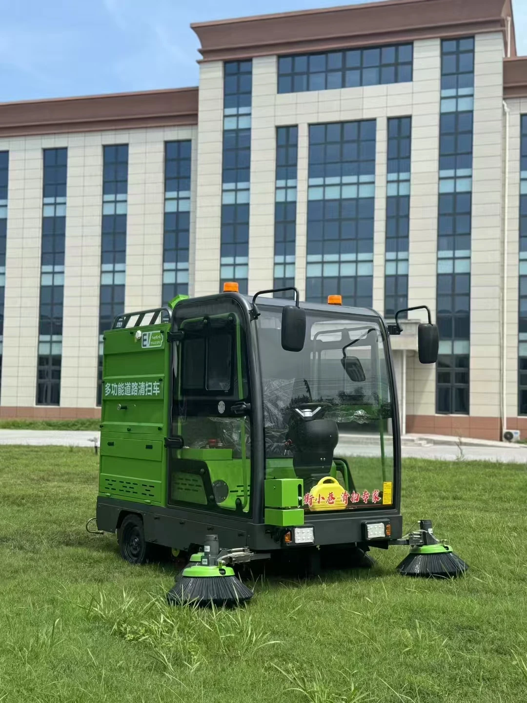 YG Customized Multi Function Street Road Avenue Electric Truck Four Wheel Sweeper Cleaning Machine