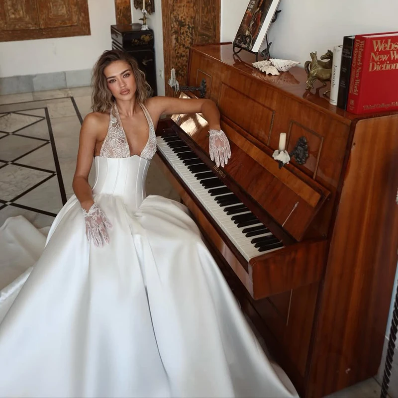 

Eightree White A-Line Wedding Dresses Halter Neck Backless Lace Bridal Dress Without Gloves Wedding Ball Prom Gowns Customized