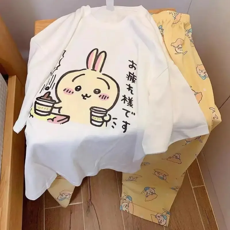 

2 шт., пижамный костюм Chiikawa Usagi, летние аниме Kawaii, штаны с короткими рукавами, одежда для сна, милая повседневная студенческая домашняя одежда для девочек, подарок