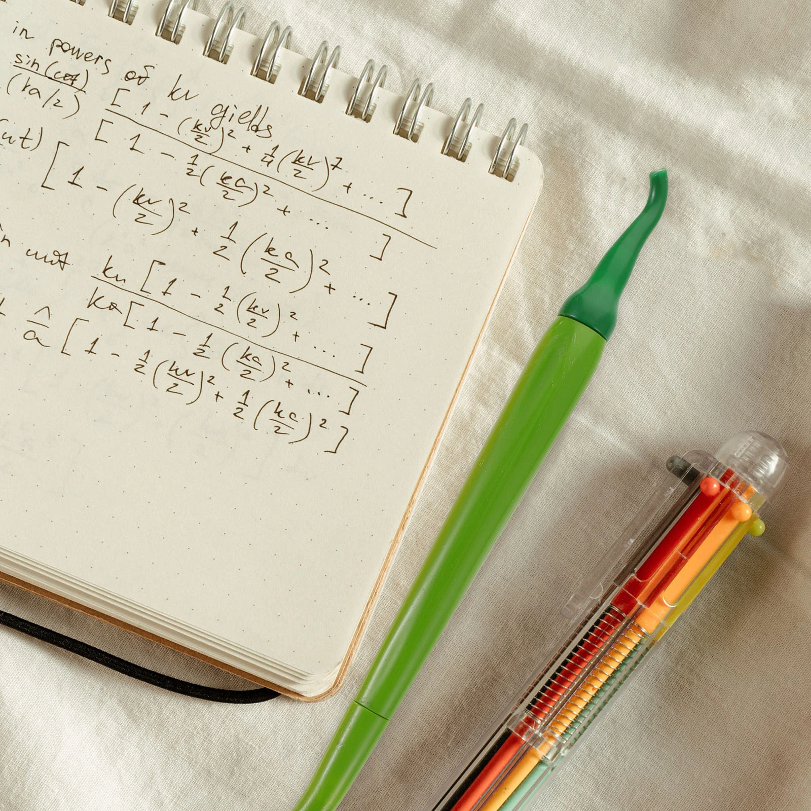 

14Pcs Chili Shaped Gel Pens Smooth Writing Cute Vegetable Ink Pens Student Stationery Creative Drawing Note Taking Gel Ink Pen