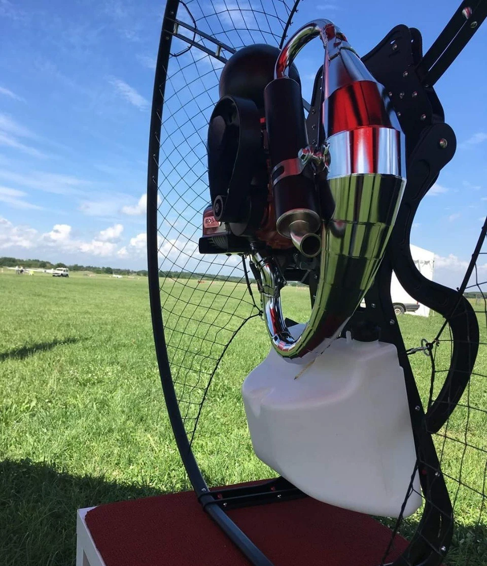 Knapsack single-powered paraglider engine, portable