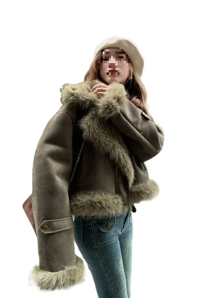 Mode coréenne fourrure haut d'hiver vêtements d'extérieur pour femmes femmes court Style motard fourrure et cuir veste minceur