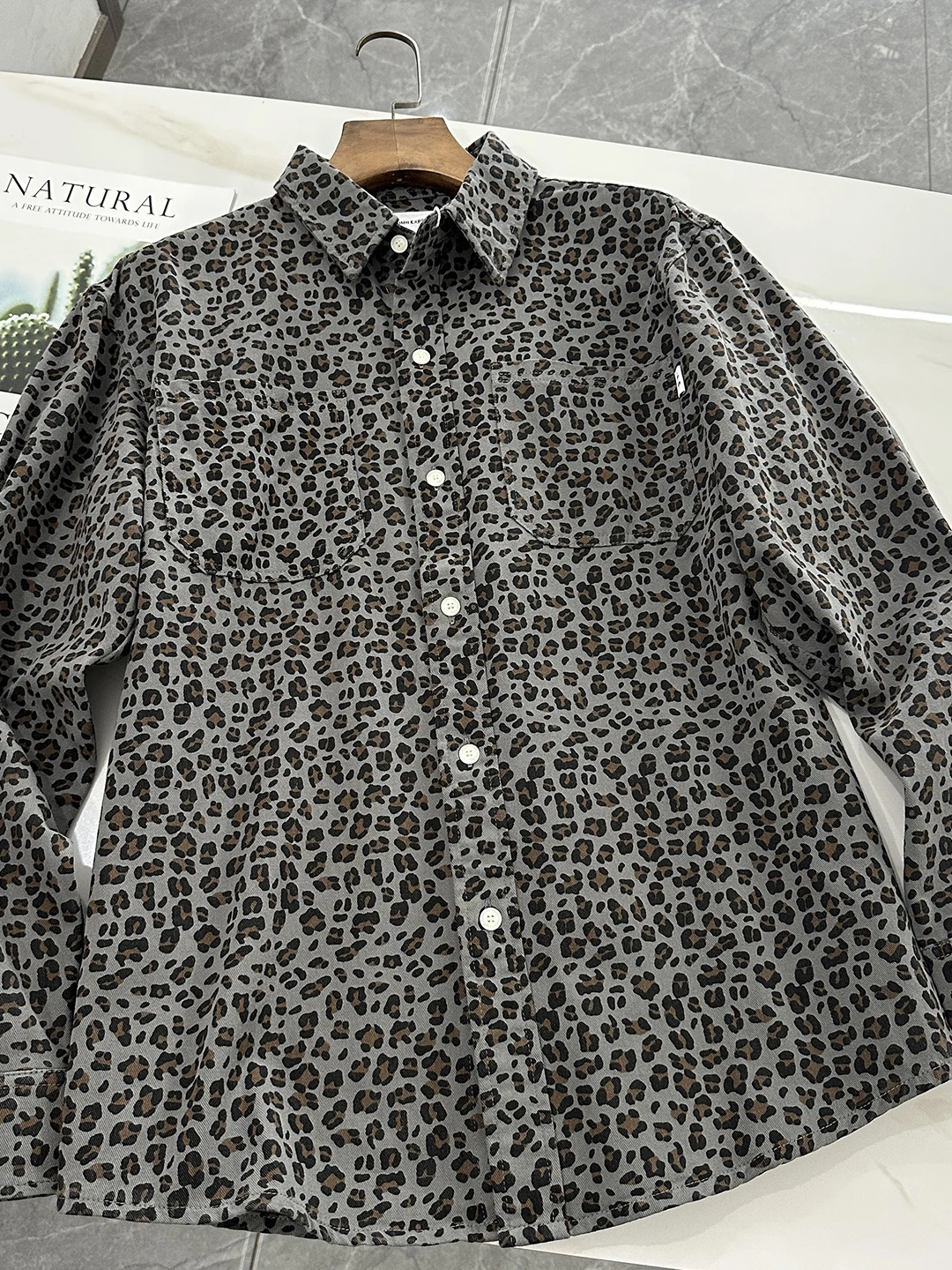 

Retro American High Street Sle Long Sve irt Loose Fit Casual Coat Leopard Print Camouflage Workwear for Young Men
