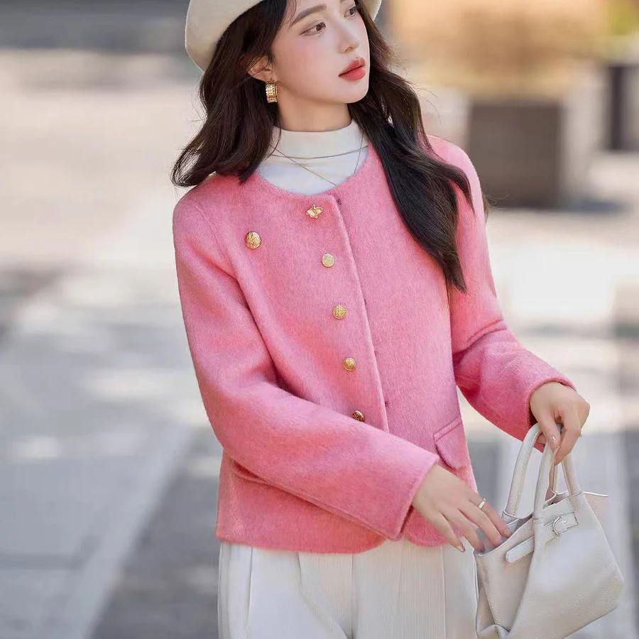 

Новое поступление: Модное женское пальто класса люкс, утепленное, приталенное, универсальное, осенне-зимнее, модное, универсального размера.