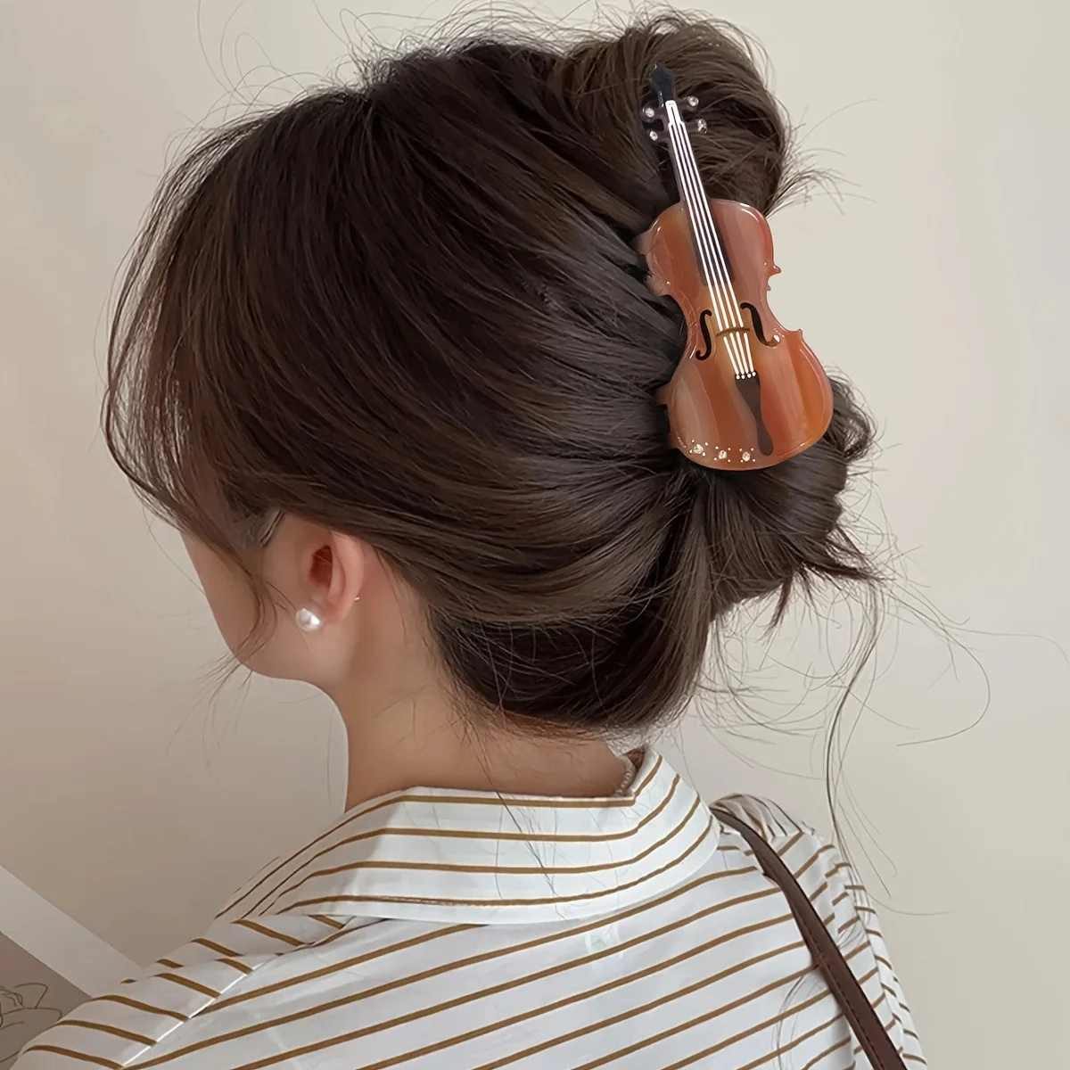 

Creative and Versatile Violin & Guitar Hair Claw High-End Elegant Hair Clip for Ponytails and Buns, Cute Cartoon Hair Accessory
