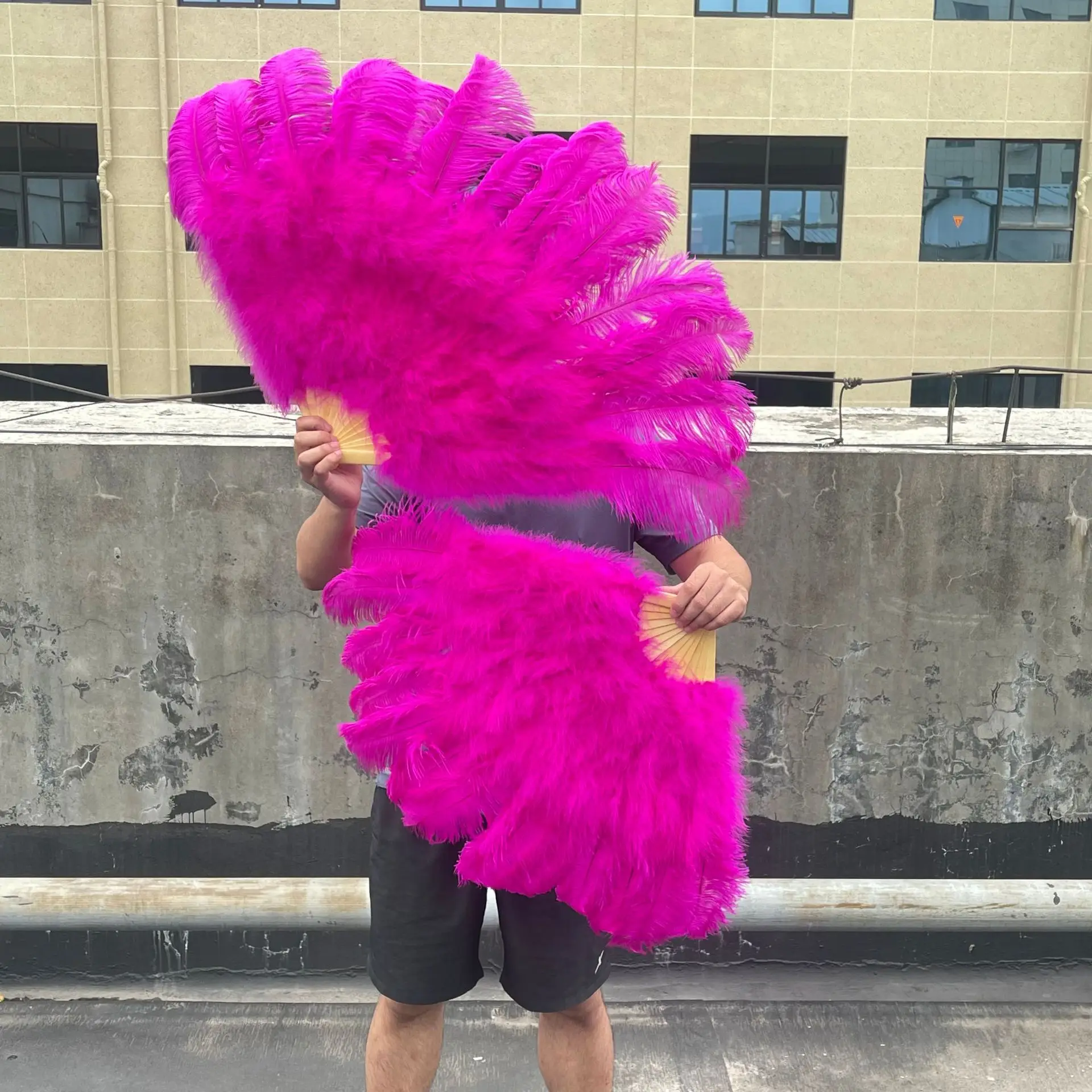 

Большой веер из страусиного меха, складной ручной веер для танцев, Cheongsam, подиум, живая фотография, реквизит для выступления на сцене, пух