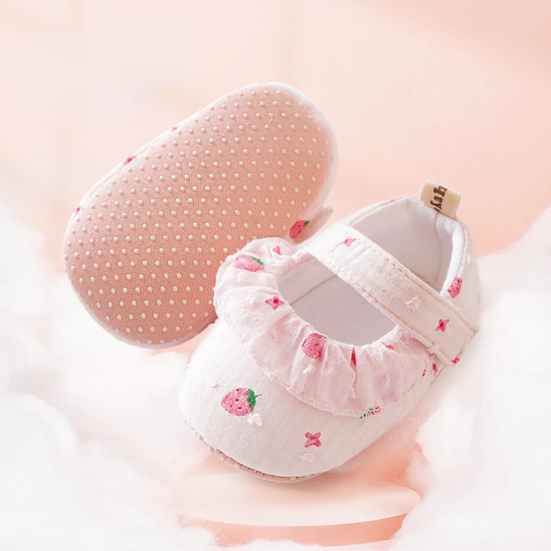 Sepatu bayi baru lahir sepatu bayi perempuan musim semi renda putri musim panas sepatu gaun stroberi sepatu berjalan bersol lembut alas kaki antiselip lucu