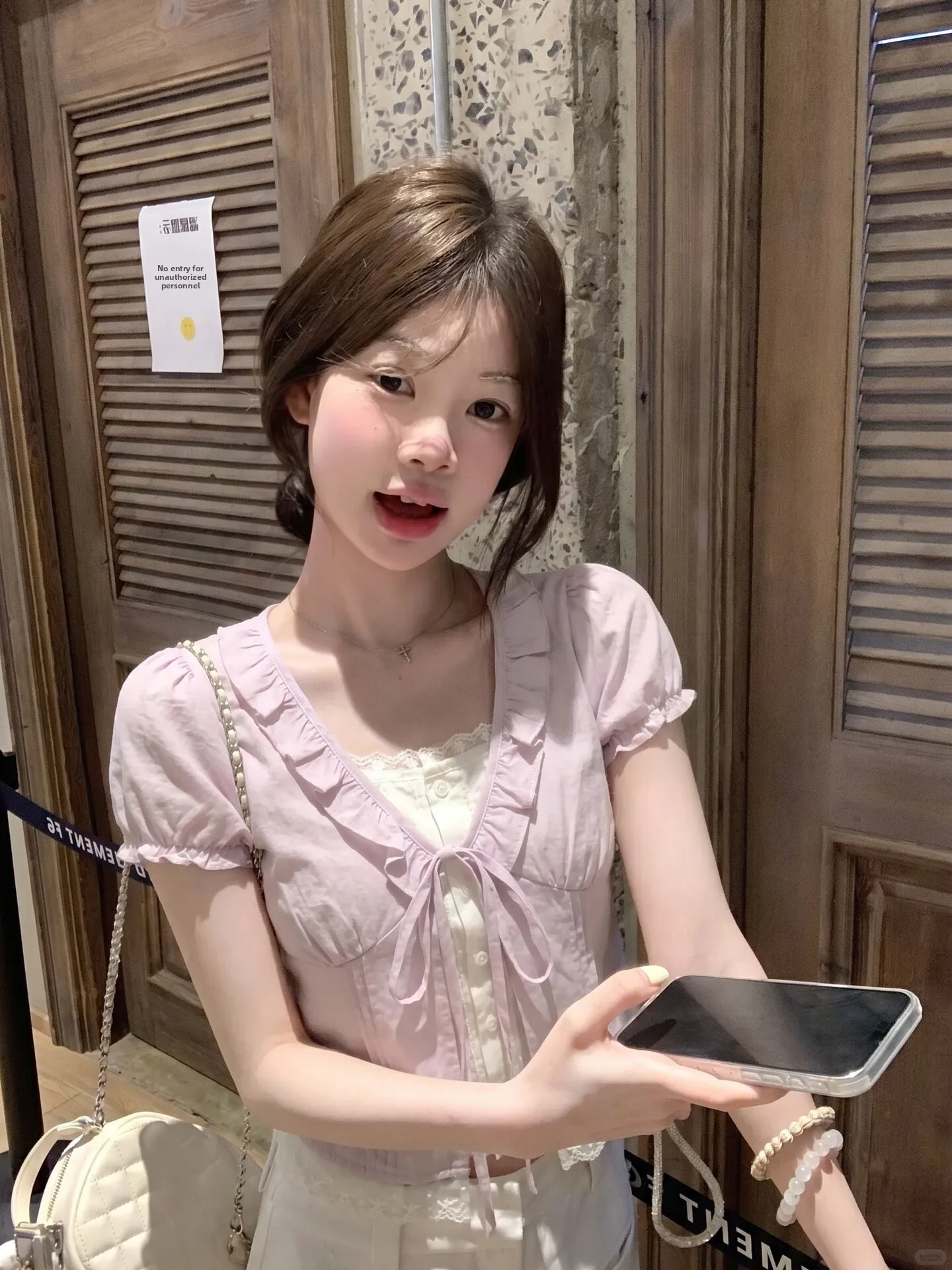 

Burjuman Korean Style Sweet Polka Dot Bubble Sleeve V-Neck Short Sleeve Shirt Age-Defying Versatile Top Women's Fashion