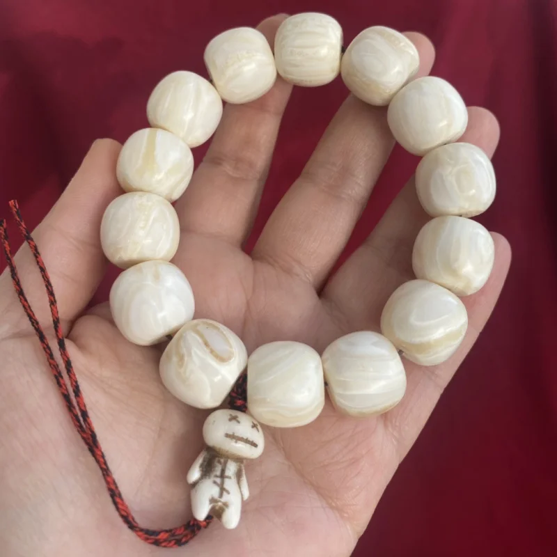 Antique- and ancient-style crane molar tooth hand , finely polished Buddhist bead bracelet, jewelry