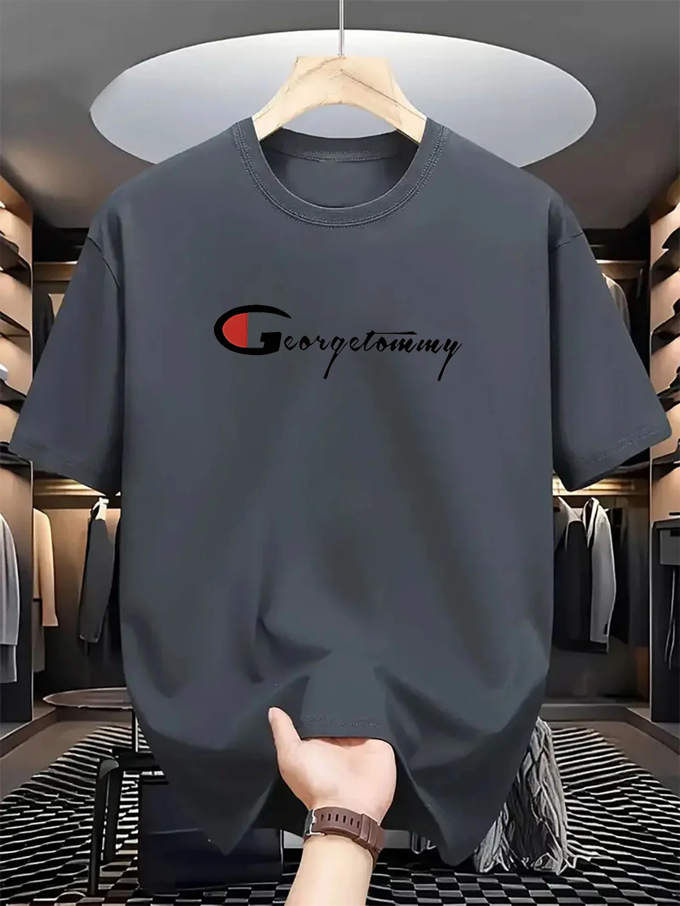 Ein kurzärmeliges Herren-T-Shirt mit Rundhalsausschnitt, das Komfort und eine entspannte Passform bietet. Es zeichnet sich durch