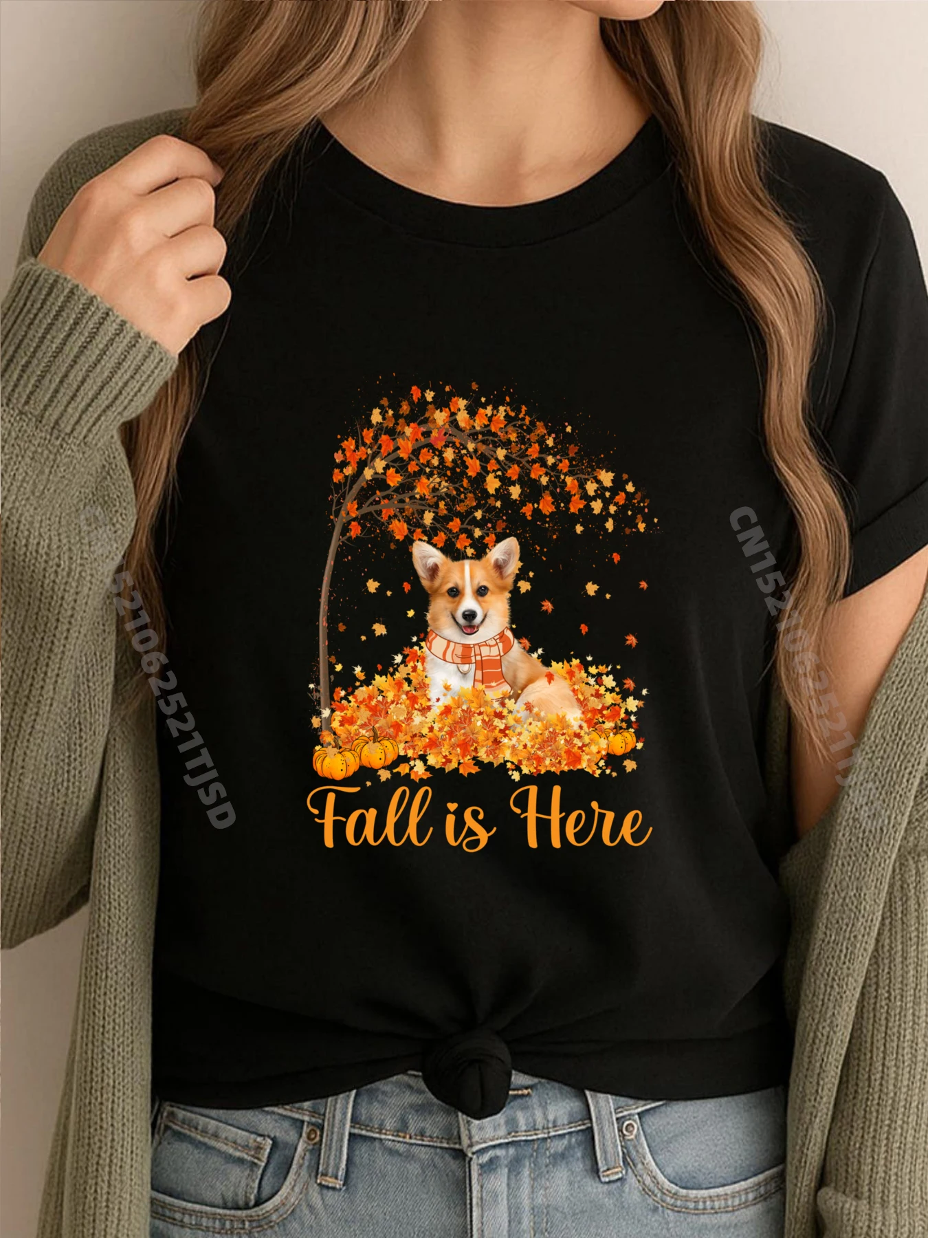 

Fall Is Here Корги Прыжки на осень Лист Тыква Любители собак Графические рубашки Женские Новый год 2025 Мужские футболки С Новым годом