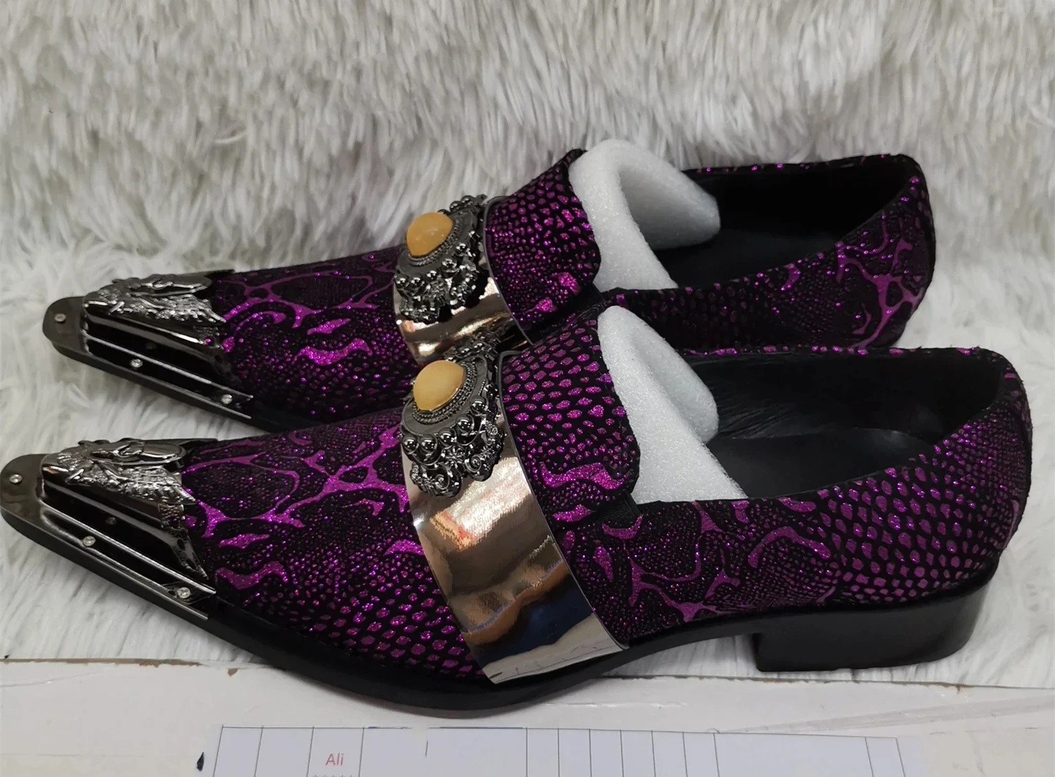

Snake Pattern Genuine Leather Men Dress Shoes Metal Pointed Toe Slip-On Business Loafers Purple Party Club Banquet Men's Shoes