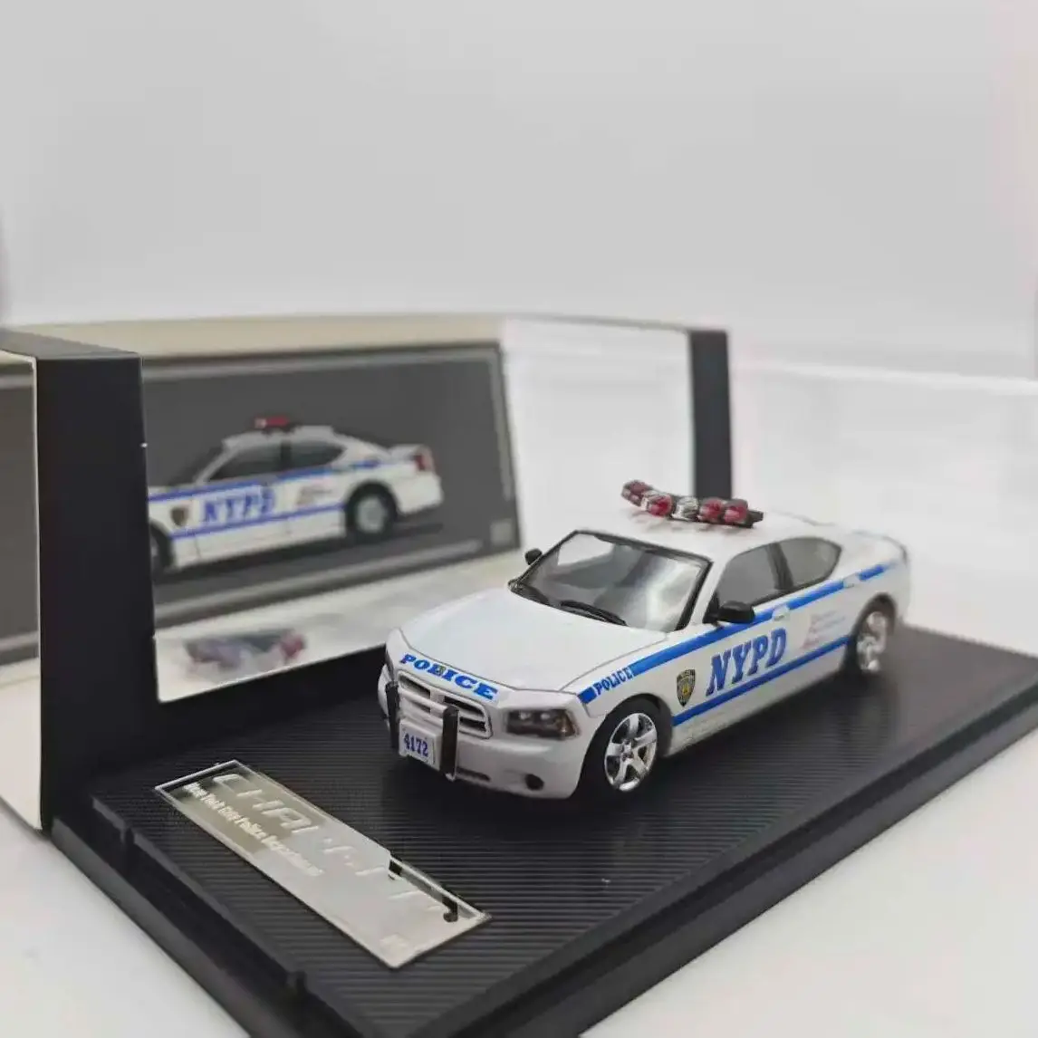 

Коллекционная модель автомобиля из сплава Rollin 1:64 Dodge Charger NYPD
